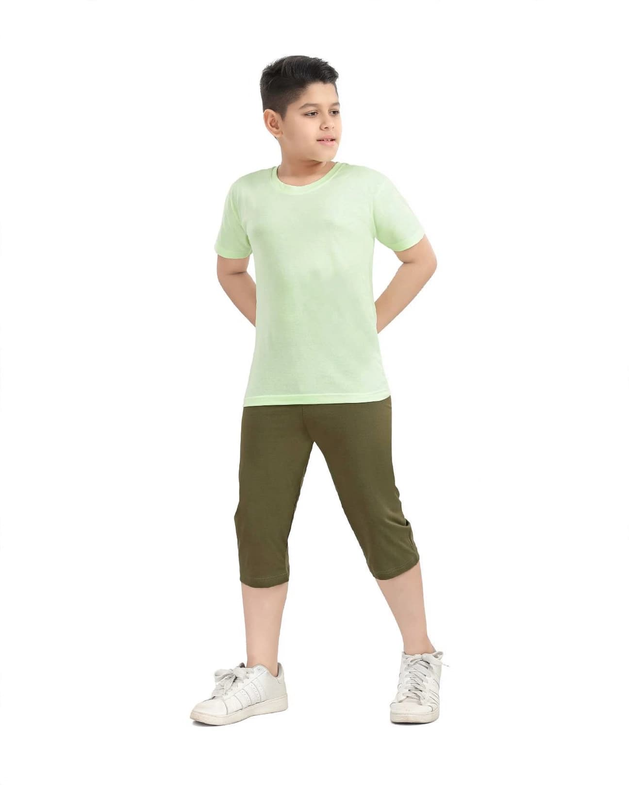 This design is a casual two-piece loungewear set for boys, featuring a minimalist and functional aesthetic.